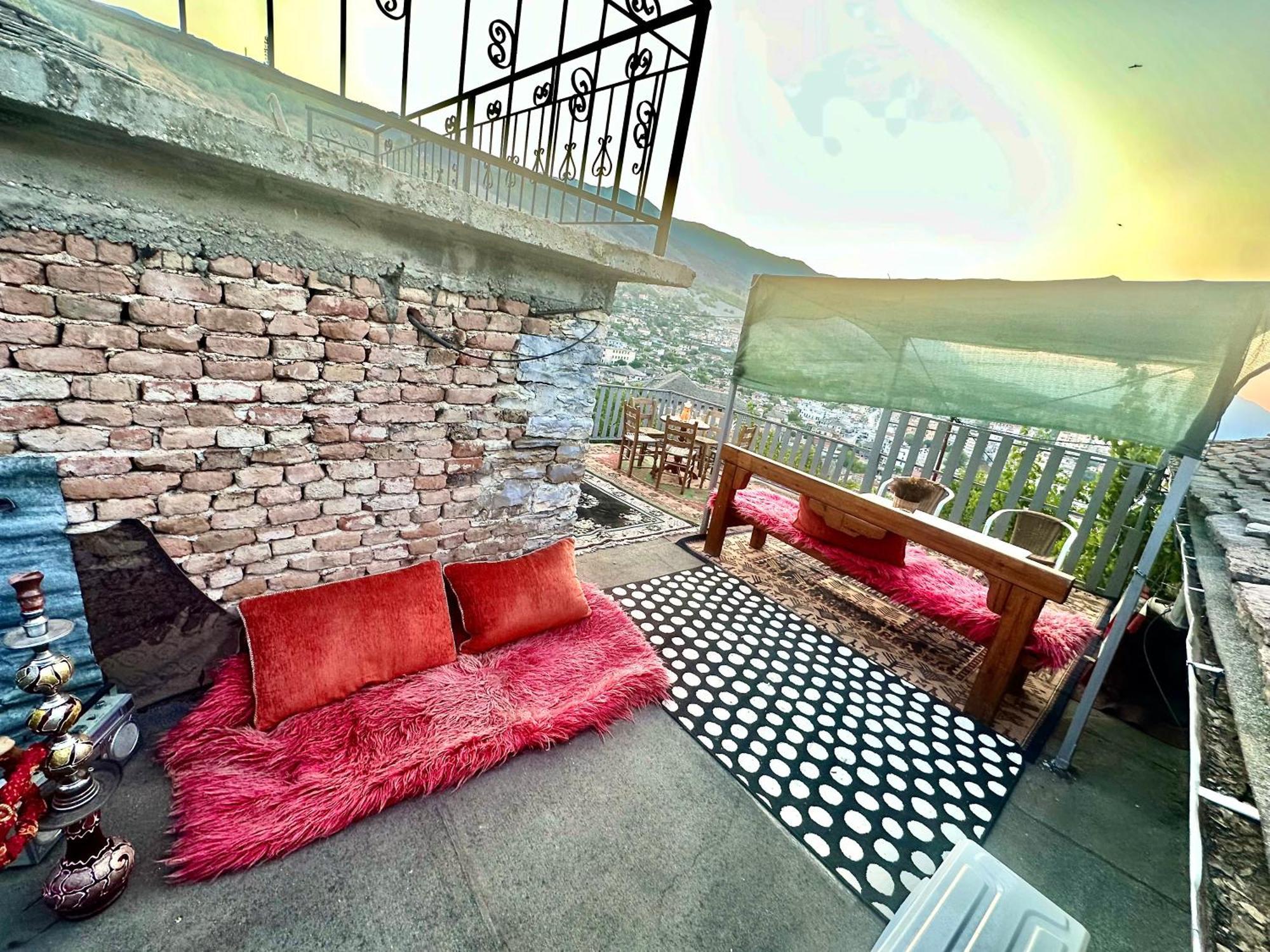 Grandpas House Hotell Gjirokastër Exteriör bild