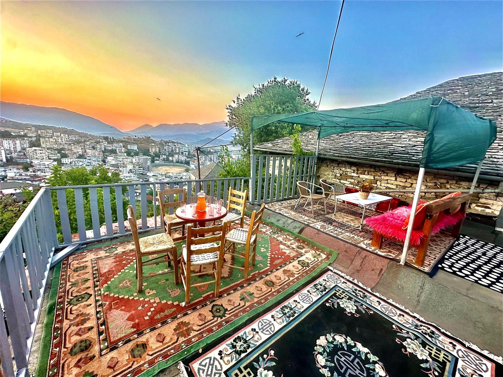 Grandpas House Hotell Gjirokastër Exteriör bild